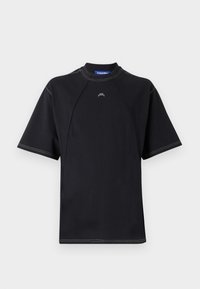 - T-shirt basic