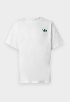 T-shirt en coton blanc à manches courtes, avec un logo vert à trois feuilles sur le côté gauche de la poitrine. Design simple et classique avec un col rond.
