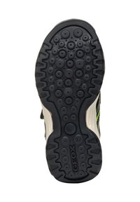 Suela de sneaker de goma negra con patrones de tracción circulares y ovalados; presenta un talón redondeado, acentos laterales y un logotipo estampado que dice "GEOX 27."