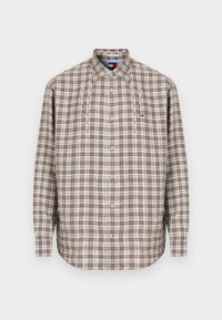 Καφέ και λευκό πουκάμισο με καρό σχέδιο, κουμπιά μπροστά, γιακά, μακριά μανίκια και μικρό λογότυπο στο αριστερό μέρος του στήθους.