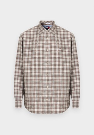 Brūna un balta rūtainas pogas krekls ar apkakli, garām piedurknēm un priekšējām pogām; uz kreisās krūtis ir mazs logotips.