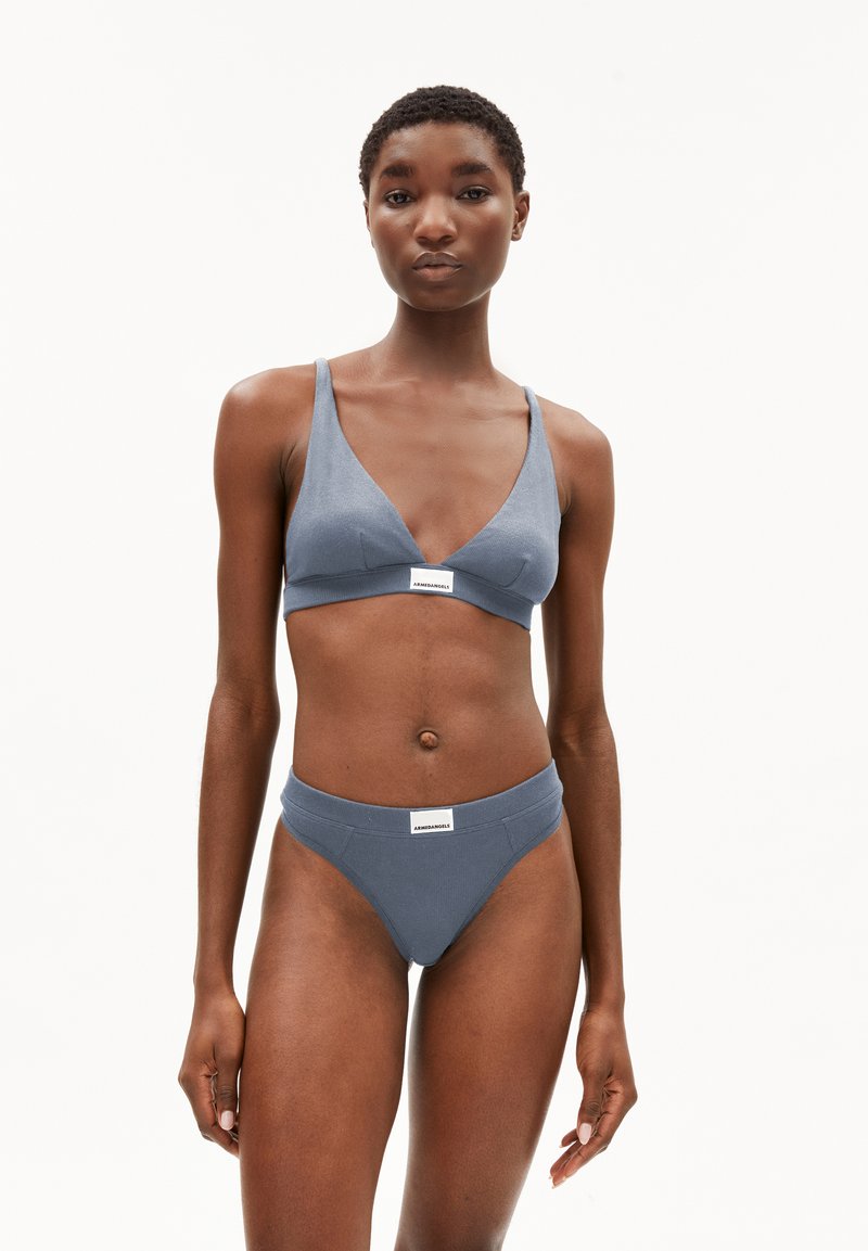 Grijze katoenen bralette met een diepe V-hals en verstelbare bandjes, gecombineerd met bijpassende hoge bikini slipjes met een logo-detail.