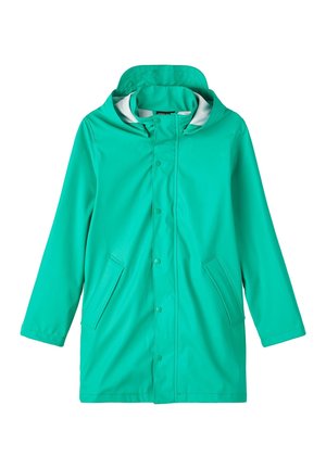 Regnjakke i blågrøn med hætte, trykknaplukning foran og to sidelommer. Har en glat tekstur og et afslappet fit.