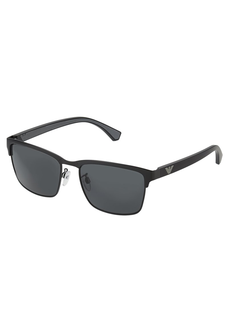 Ochelari de soare dreptunghiulari negri cu lentile gri închis. Cadru din plastic elegant cu tempuri negre texturate. Accent metalic notabil pe balama.