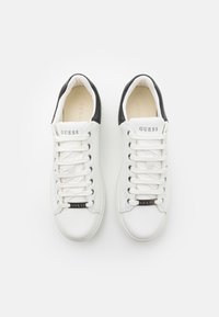 Zapatillas Guess Vibo Carryover FM5VIB FAL12 Marrón | Zapatos.es