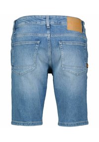 Ljusblå denim shorts med klassisk femficksdesign, utrustade med en lädermärkeslapp i ryggen och synliga sömnadsdetaljer.