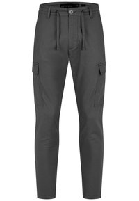 Harmaat cargo-housut, jotka on valmistettu kestävästä kankaasta. Niissä on naru vyötäröllä, sivutaskut ja kapeneva lahjerakenne.