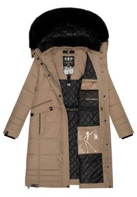 Veste longue beige avec une doublure matelassée noire, grande capuche en fourrure, fermetures éclair et à pression, et plusieurs poches intérieures.