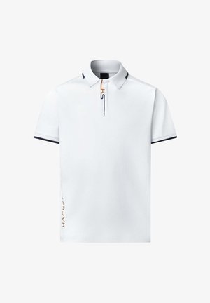 Bílá polokošile s límečkem, zdobená černými a oranžovými akcenty, krátkými rukávy a logem na levé straně. Hladká, lehká tkanina.