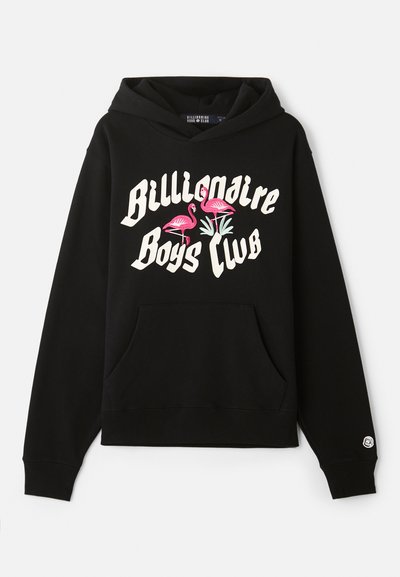 Sweat à capuche noir avec une poche kangourou à l'avant. Présente le texte blanc "Billionaire Boys Club" et des graphismes de flamant rose sur la poitrine.