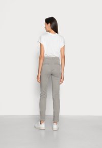 Marc O'Polo FRENCH POCKETS HIGH WAIST SLIM FIT REGULAR LENGTH - Chinos - light shadow