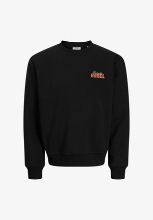 Zwarte crewneck trui met geribbelde manchetten en zoom, met kleine oranje en witte tekst "Eclectic REBEL" op de linkerborst.