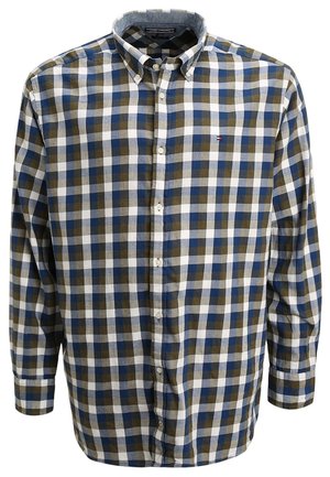 Chemise à manches longues boutonnée avec motif à carreaux bleu, blanc et vert olive et petit logo brodé sur la poitrine.