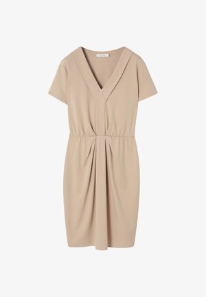 Rochie bej până la genunchi, cu mâneci scurte, decolteu în V și pliseuri adunate la talie pentru o siluetă ajustată.