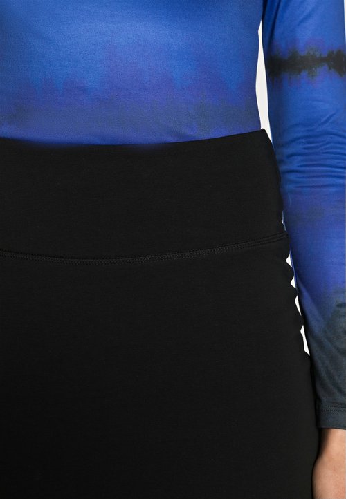 Jupe Noire Femme Marks & Spencer Taille UK 12 - Ligne A Genou - Polyester - Occasion Très Bon État