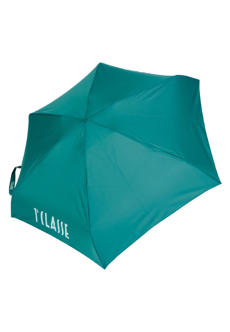 Ombrello turchese con design a otto pannelli, caratterizzato da un tessuto testurizzato e un logo bianco su un lato. Leggero e dotato di manico per il trasporto.