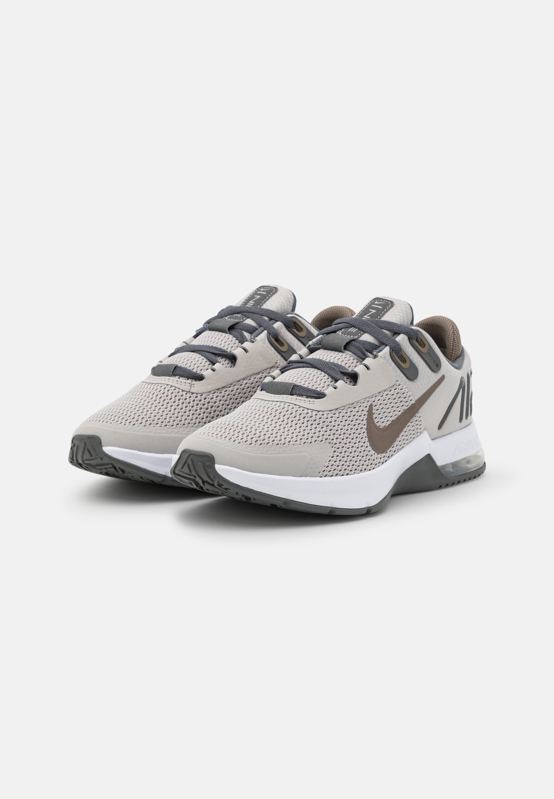 Nike Performance AIR MAX ALPHA TRAINER 4 - Avalynė treniruotėms - light  iron ore/olive grey/iron grey/pilka - Zalando.lt
