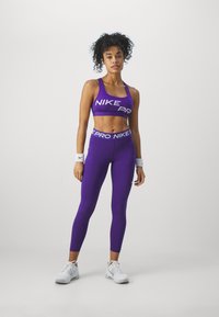 Nike Performance Tamprės - court purple