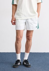 adidas Originals - SPRINTER - Pantalon de survêtement - off white/collegiate green Image miniature 1