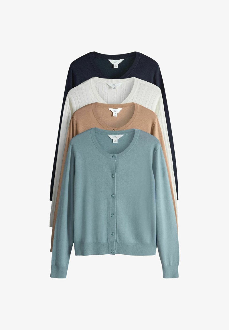 Neli kardigani erinevates värvides: tume meri, valge kabli kudumisega, beež ja helesinine; kõikidel on ümmargune kaelus ja nööbid.