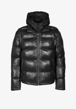Schwarze Leder-Puffermantel mit Reißverschluss, hohem Kragen und abnehmbarem Kapuzen. Mit gesteppten Abschnitten und zwei seitlichen Taschen.