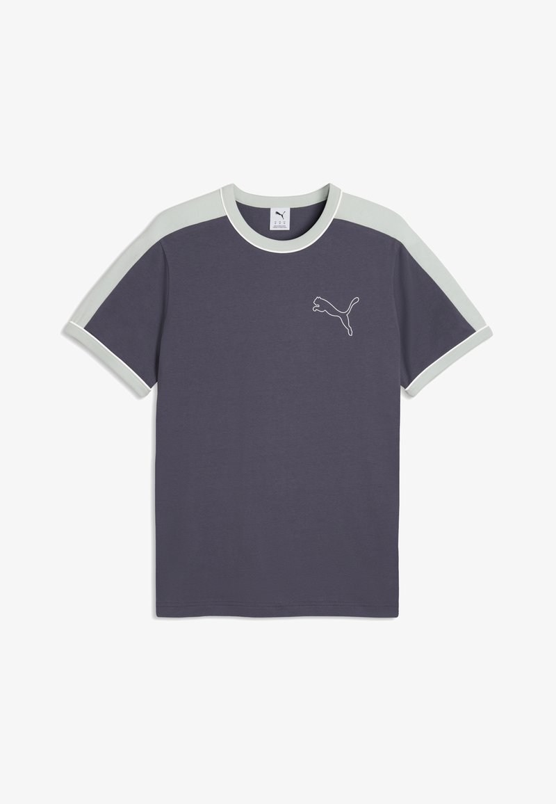 Σκούρο γκρι T-shirt με κοντά μανίκια και ανοιχτό γκρι περιθώρια στους ώμους και στα μανίκια, με μικρό λογότυπο Puma στο αριστερό στήθος.