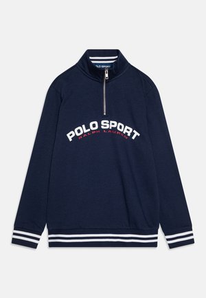 Granatowa bluza z zamkiem na ćwiartkę, z białym napisem "POLO SPORT" i czerwonym "RALPH LAUREN", z białymi paskowanymi mankietami i obrębem.