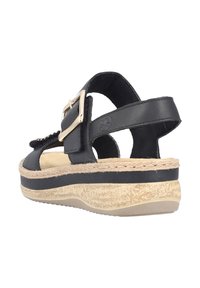 Sandale en cuir noir avec plateforme en jute de style espadrille, dotée d'une large sangle et d'une boucle métallique. Semelle texturée et design ouvert à l'arrière.