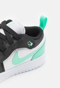 Jordan JORDAN LOW UNISEX - Tenisice - white/black/green glow