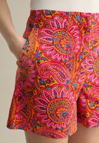 PIOMBO SUMMER WITH REGULAR WAIST AND PAISLEY PRINT - Short - pink