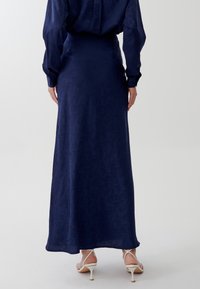 TUSSAH HOLLY - Dolgo krilo - navy jacquard