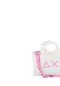 Borsa tote in tela color crema con tracolla regolabile rosa, caratterizzata da forme geometriche e logo "SUN68" stampato sul frontale.