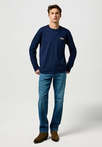 Wrangler LONG SLEEVE LS_AMERICANA - REGULAR FIT - Neule - navy