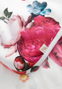 Baker by Ted Baker REGULAR FIT  FLORAL PRINT - Natdragt - cream floral