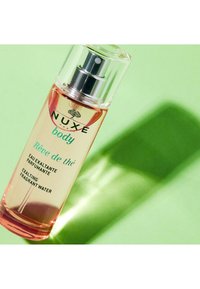 NUXE RÊVE DE THÉ EXALTING FRAGRANCE WATER - Perfumy