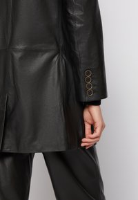 Pepe Jeans ANGELA - Casaco curto - black