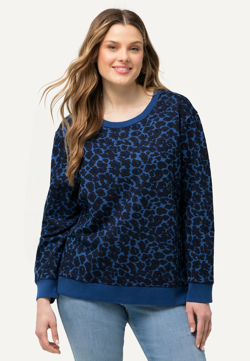 Blått leopardmönstrat sweatshirts med långa ärmar, rund halsringning och ribbade muddar. Mjuk tyg med en avslappnad passform, med en enfärgad blå midjeförstärkning.