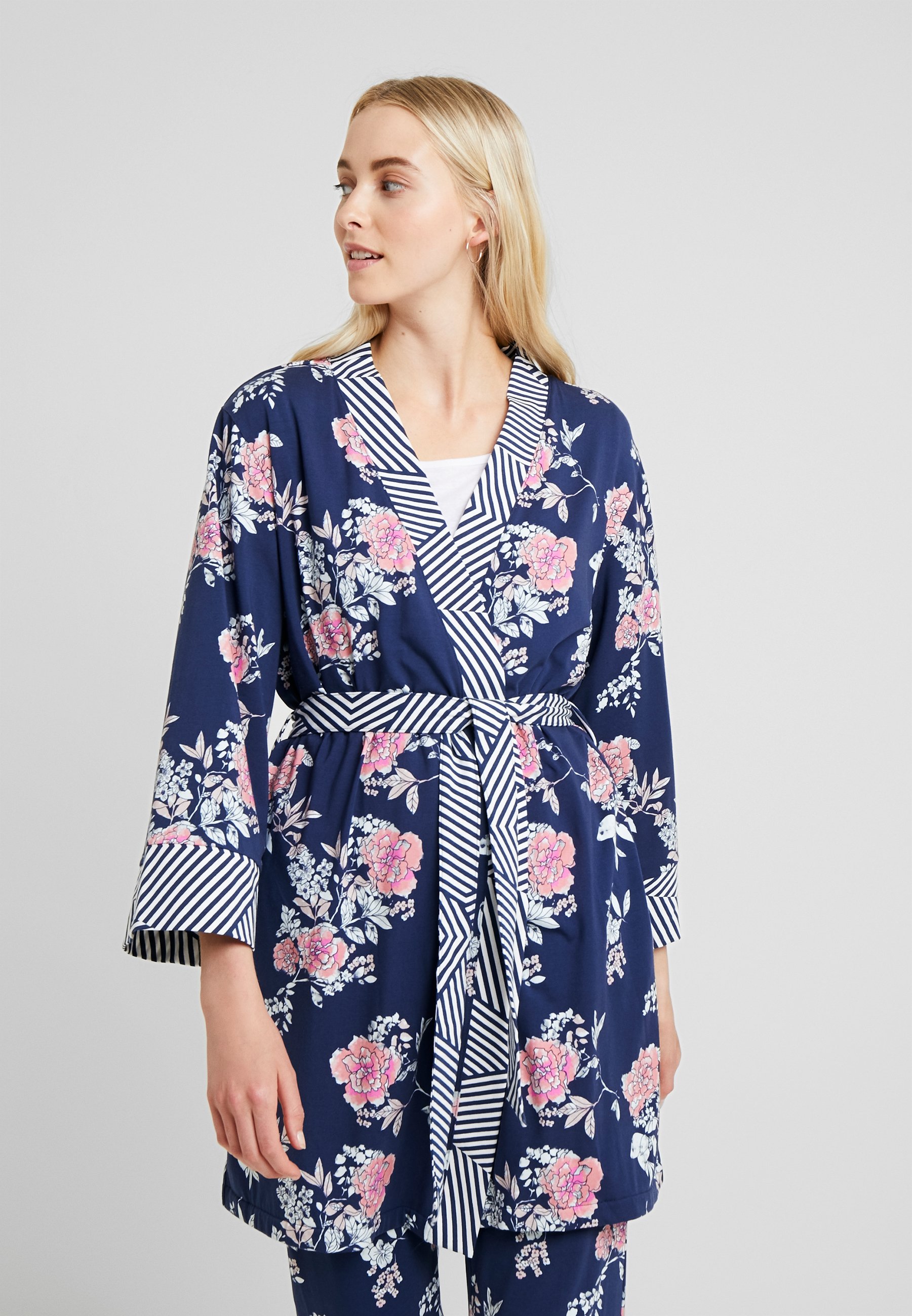 Short Stories Motion Kimono Bademantel Pelikan Blau Zalando At