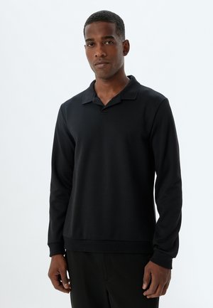 - Sweter