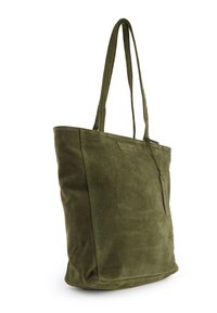 Olivgrüne Wildleder-Tote mit zwei Griffen, rechteckiger Form, strukturiertem Oberflächenmaterial und einem Reißverschlussdetail auf einer Seite. Markenetikett angebracht.
