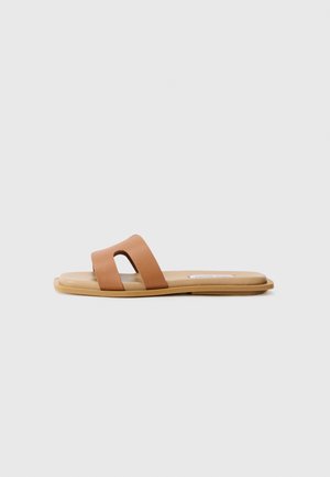 SOFIA - Mules - cognac