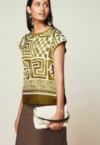 Next SHORT SLEEVE - REGULAR FIT - Bluse - green tile print