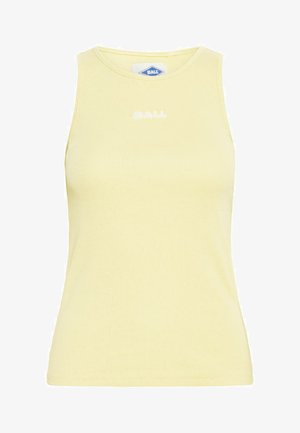 Žuta rebrasta majica na bretele s okruglim izrezom i logotipom "BALL" u bijeloj boji na prsima. Mekani pamučni materijal, bez rukava.