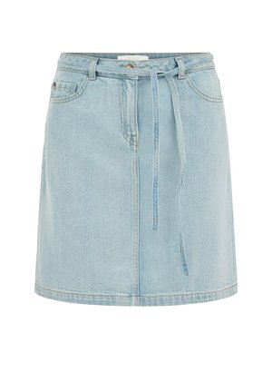 Svetlomodrá rifľová sukňa s áčkovým strihom, zapínaním na gombíky vpredu, pútkami na opasok, dvoma vreckami a jemnou vyblednutou textúrou.