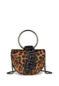 Borsa a stampa leopardata con forma curva, dotata di una tracolla con dettagli in gemme nere e di una maniglia circolare; realizzata in materiale testurizzato.