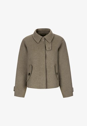 Smeđa jakna od mješavine vune s ovratnikom, zatvaranjem na prednje gumbe i dva bočna džepa. Ima kraći kroj i suptilnu teksturu.