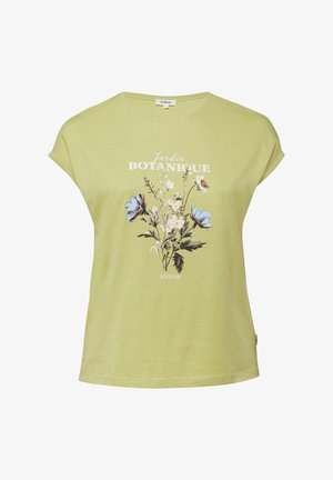 Lichtgroen T-shirt met opgerolde korte mouwen, bedrukt met een botanische print van blauwe en witte bloemen en de tekst "Jardin Botanique".
