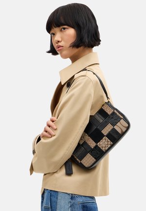 COACH, PLAZA BAG 25 WITH PATCHWORK - Sac à main - b black multi