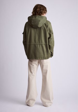 PULL&BEAR, UTILITY WITH HOOD - PARKA - Parka - khaki