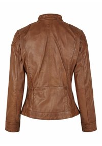 Giacca di pelle marrone con un design aderente, dotata di un alto colletto, maniche lunghe e dettagli di cucitura visibili sulla schiena e sui lati.